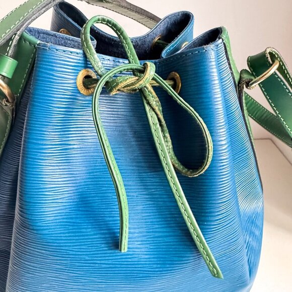 Louis Vouitton 1995 Noé Blue Green Bicolour Epi Leather Drawstring Bucket Bag. - Picture 12 of 13